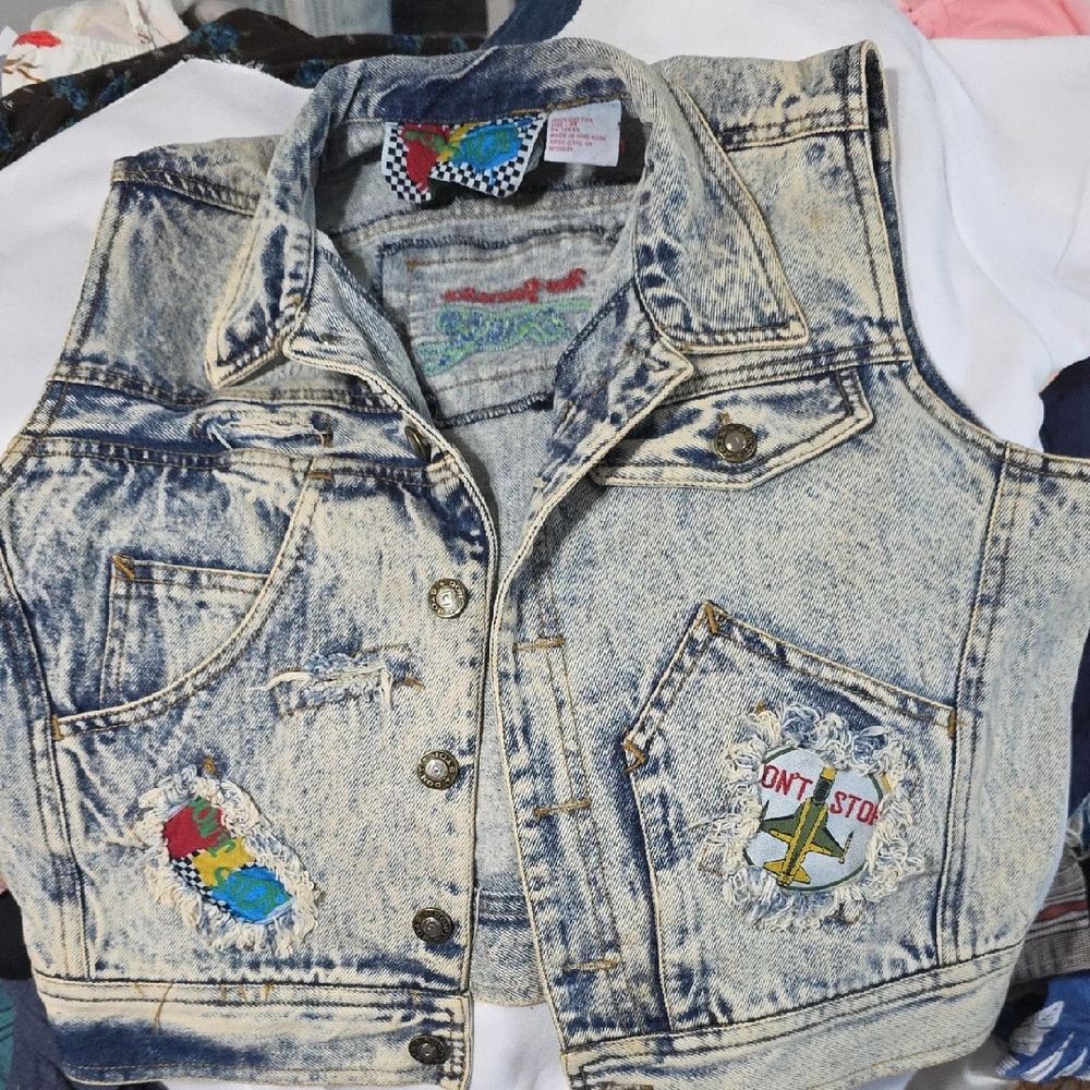 Women' Distressed Denim Vest with Patches